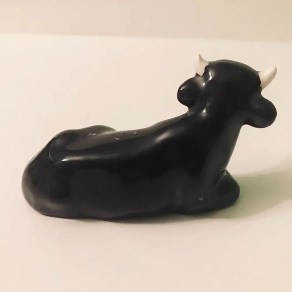 Vintage Ceramic Bull Cow Figurine Black 3.5  Inch Long Figure - Picture 3 of 9